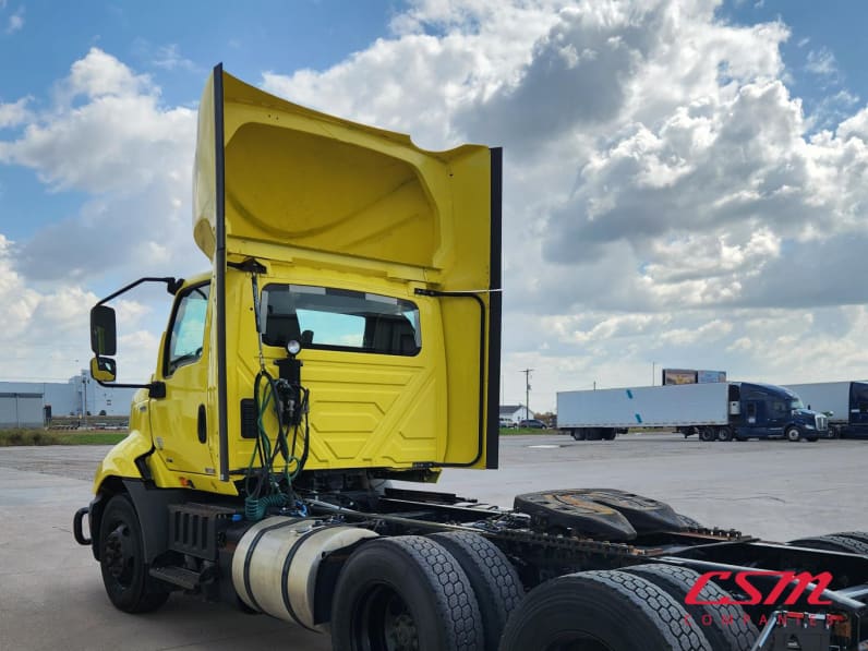 Exterior rear driver side for this 2020 International RH Series (Stock number: ULN089800)Weeee