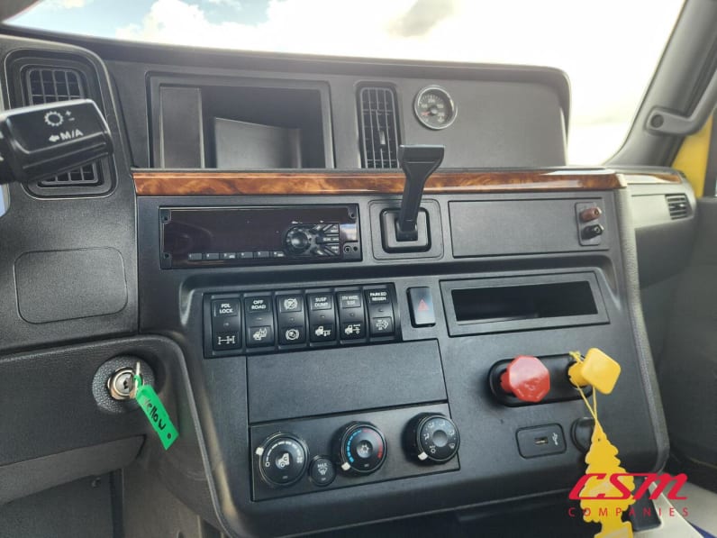Interior radio and navigation system for this 2020 International RH Series (Stock number: ULN089800)Weeee