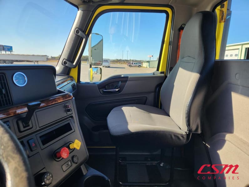 Interior seats for this 2020 International RH Series (Stock number: ULN089800)Weeee