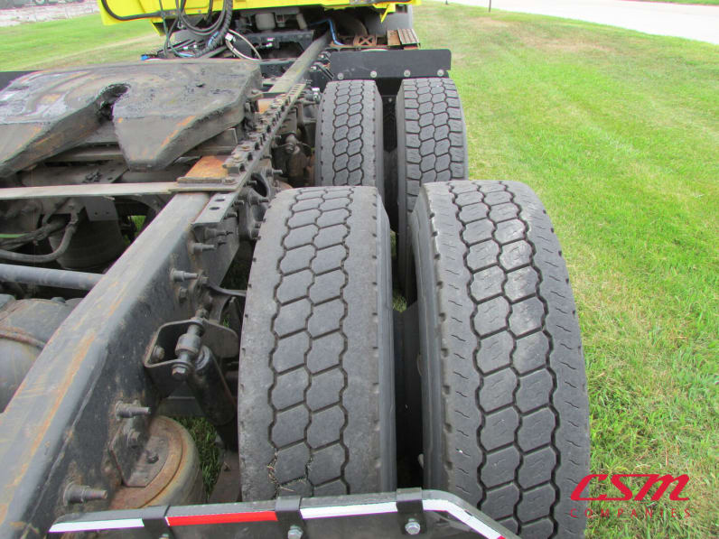 Passenger side rear frame and tire tread for this 2020 International RH Series (Stock number: ULN844768)