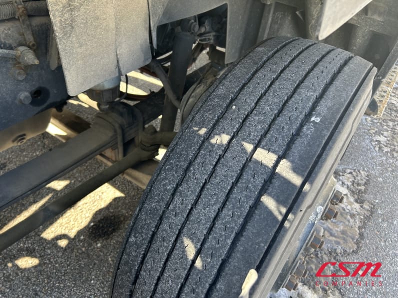 Driver side front tire tread for this 2020 International RH Series (Stock number: ULN844834)Weeee