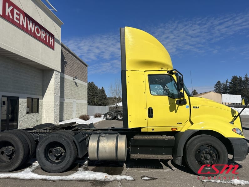 Exterior full passenger side for this 2020 International RH Series (Stock number: ULN844834)Weeee