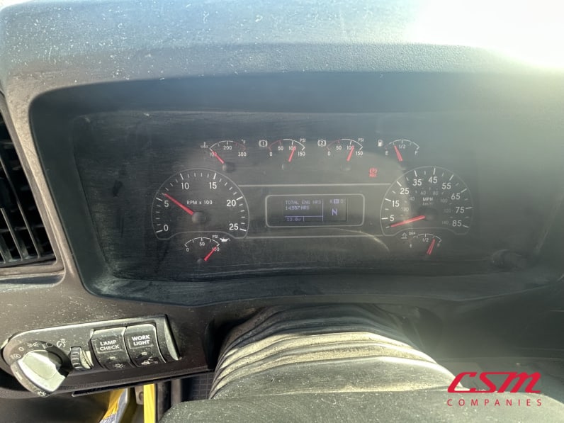 Interior wide sleeper view for this 2020 International RH Series (Stock number: ULN844834)Weeee