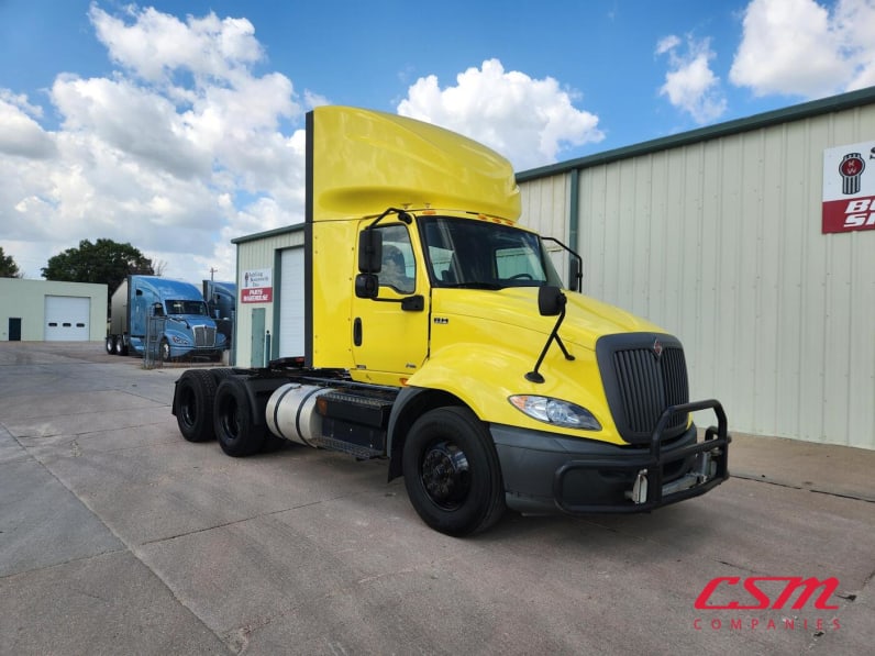 Exterior front passenger side for this 2020 International RH Series (Stock number: ULN844902)Weeee