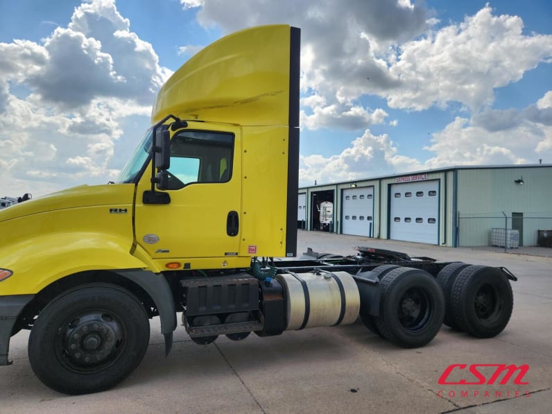 Exterior full driver side for this 2020 International RH Series (Stock number: ULN844902)Weeee