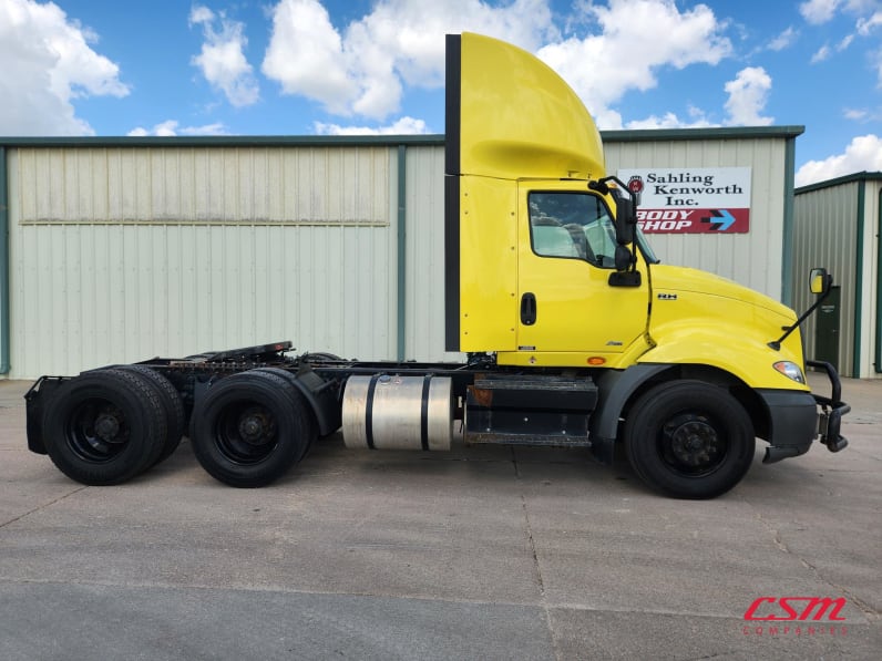 Exterior full passenger side for this 2020 International RH Series (Stock number: ULN844902)Weeee