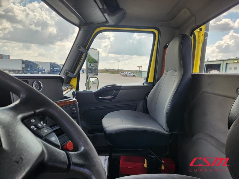 Interior seats for this 2020 International RH Series (Stock number: ULN844902)Weeee