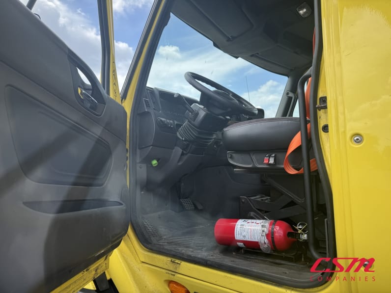 Drivers side door open for this 2020 International RH Series (Stock number: ULN844994)