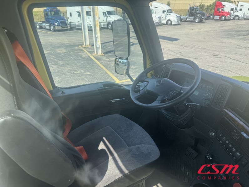 Interior dash for this 2020 International RH Series (Stock number: ULN844994)