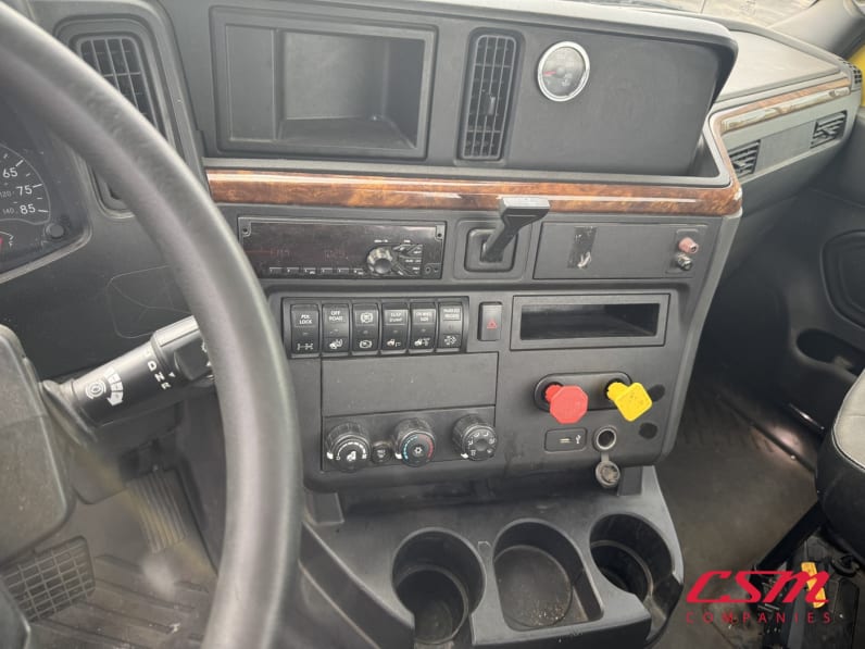 Interior radio and navigation system for this 2020 International RH Series (Stock number: ULN844994)