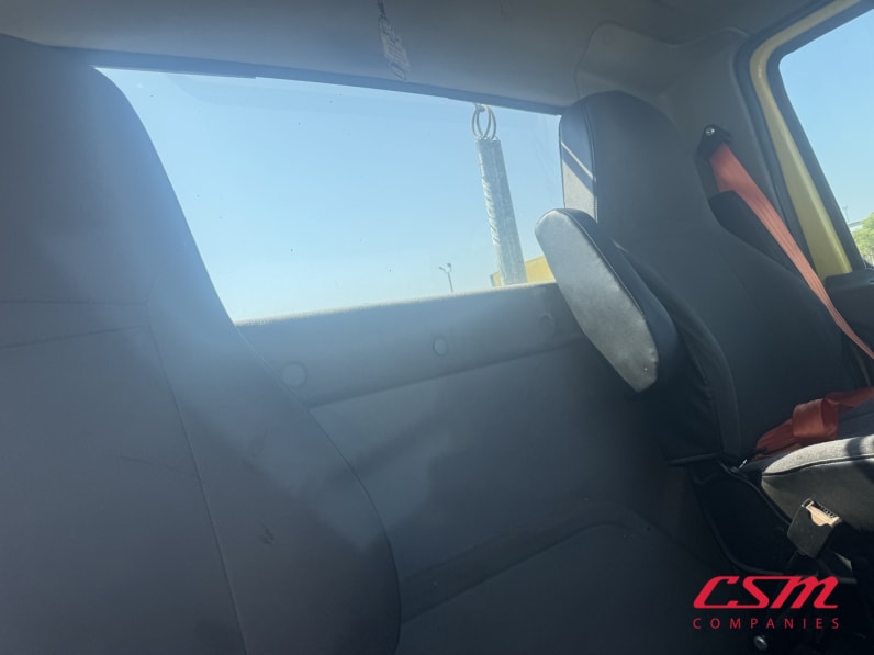 Interior wide sleeper view for this 2020 International RH Series (Stock number: ULN844994)