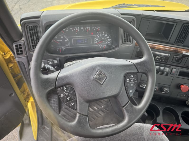 Interior steering wheel for this 2020 International RH Series (Stock number: ULN844994)