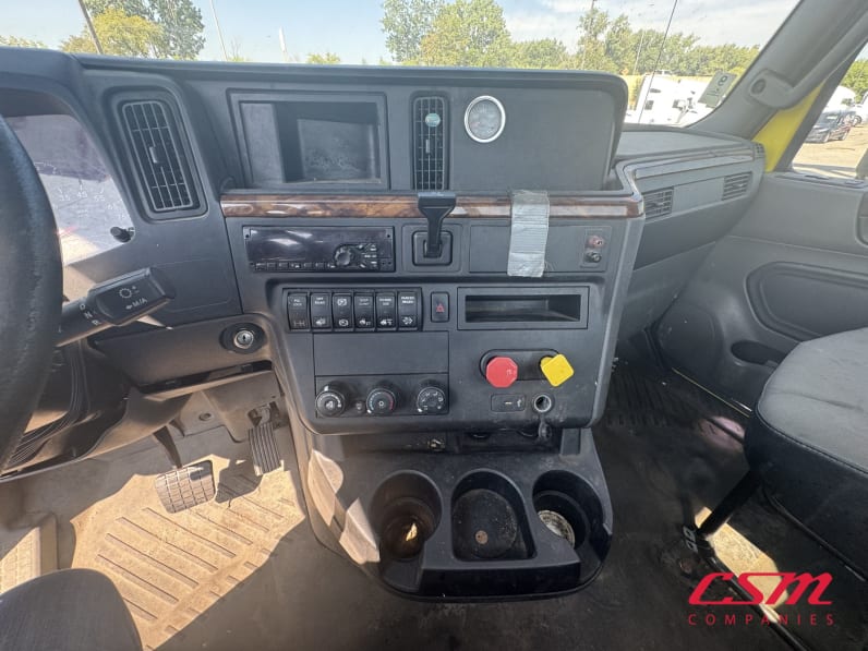 Interior radio and navigation system for this 2020 International RH Series (Stock number: ULN845009)