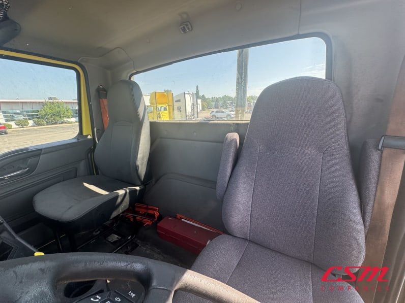 Interior seats for this 2020 International RH Series (Stock number: ULN845009)