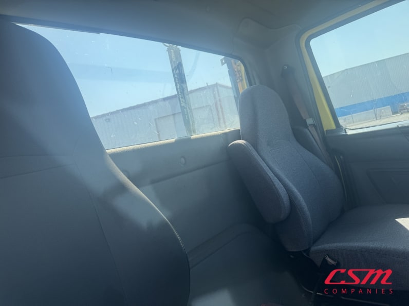 Interior wide sleeper view for this 2020 International RH Series (Stock number: ULN845009)