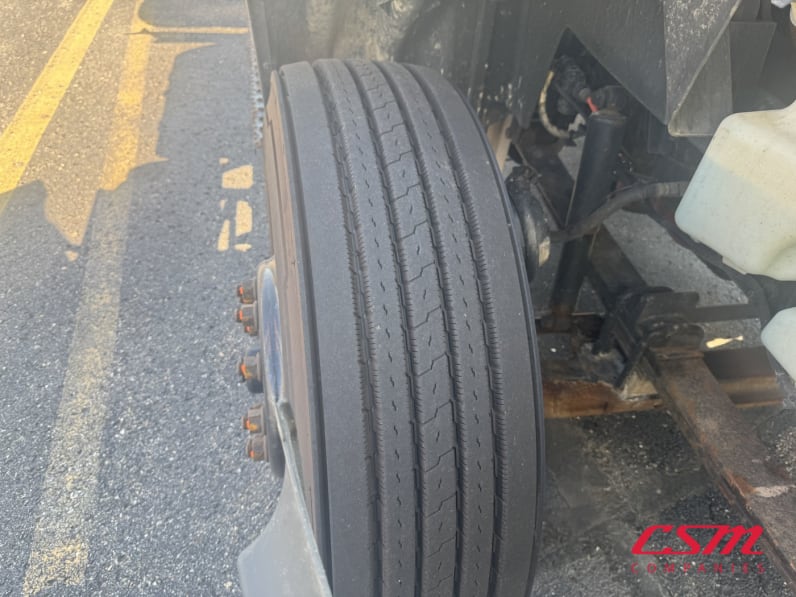 Passenger side front tire tread for this 2020 International RH Series (Stock number: ULN845009)