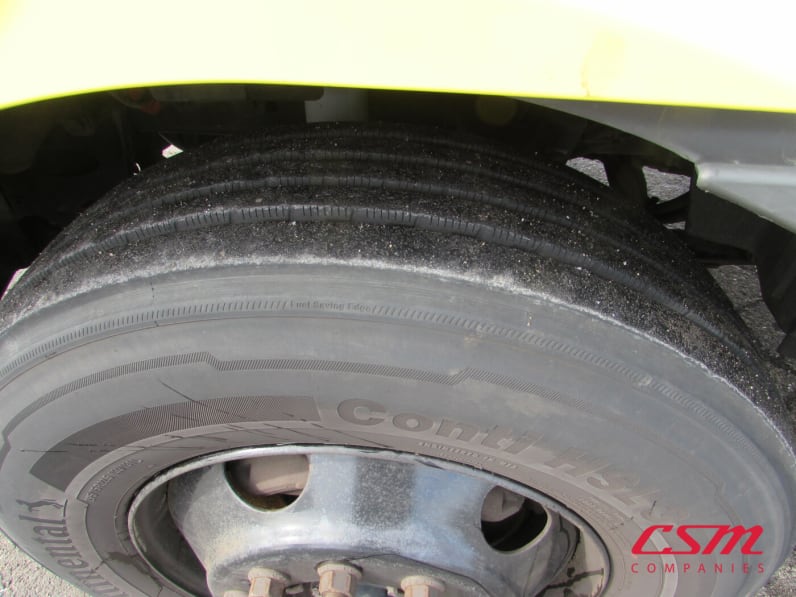 Driver side front tire tread for this 2020 International RH Series (Stock number: ULN845165)Weeee