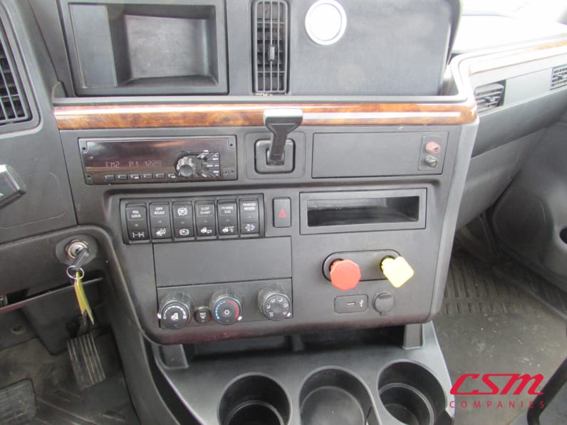 Interior radio and navigation system for this 2020 International RH Series (Stock number: ULN845165)Weeee