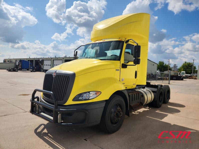 Exterior front drivers side for this 2020 International RH Series (Stock number: ULN845174)