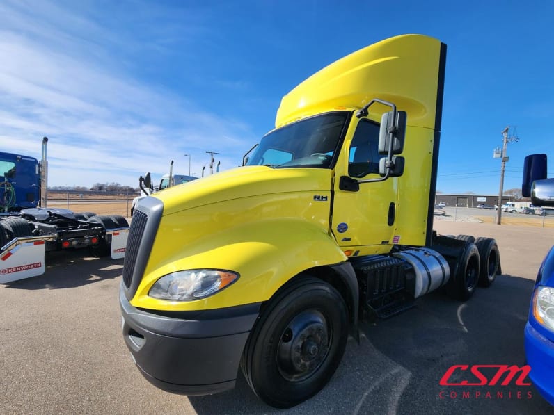 Exterior front drivers side for this 2020 International RH Series (Stock number: ULN845230)Weeee