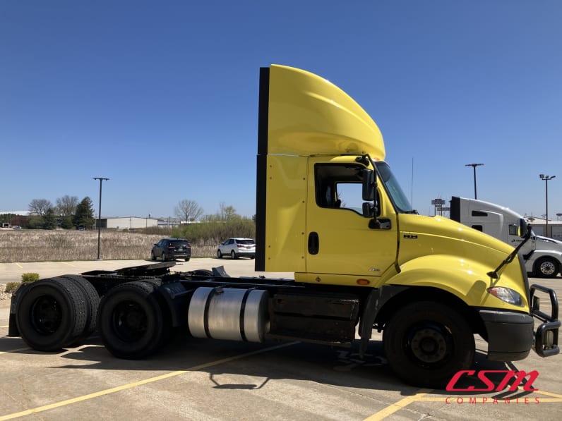 Exterior full passenger side for this 2020 International RH Series (Stock number: ULN845390)Weeee
