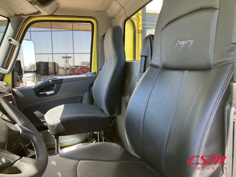 Interior seats for this 2020 International RH Series (Stock number: ULN845390)Weeee
