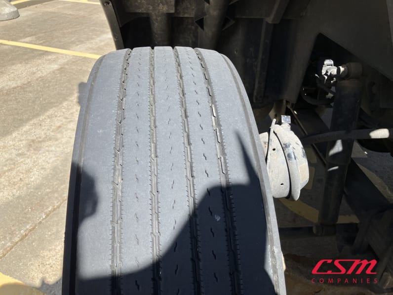 Passenger side front tire tread for this 2020 International RH Series (Stock number: ULN845390)Weeee
