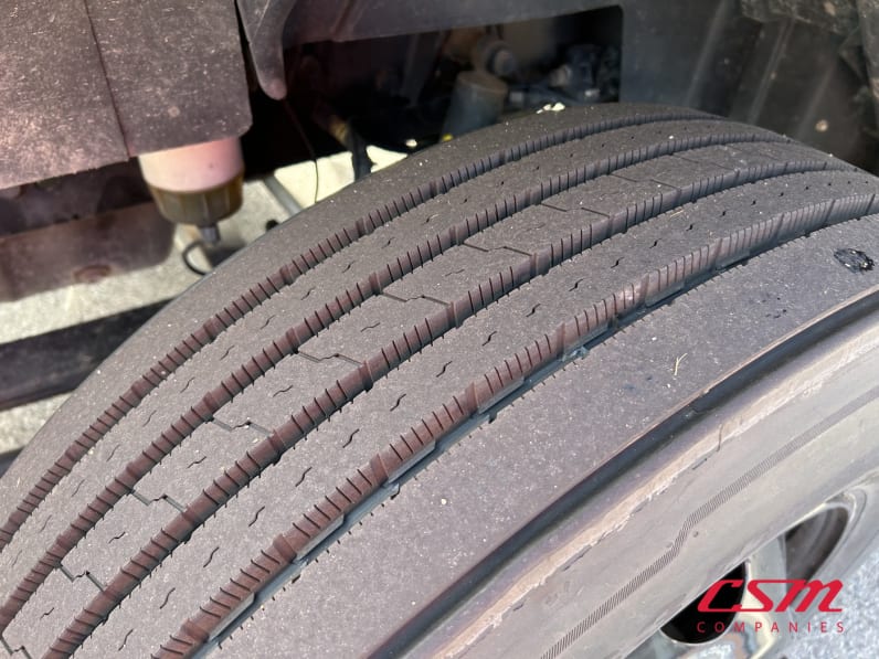 Driver side front tire tread for this 2020 International RH Series (Stock number: ULN845426)