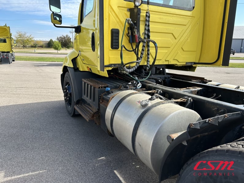 Driver side rear frame and tire tread for this 2020 International RH Series (Stock number: ULN845426)