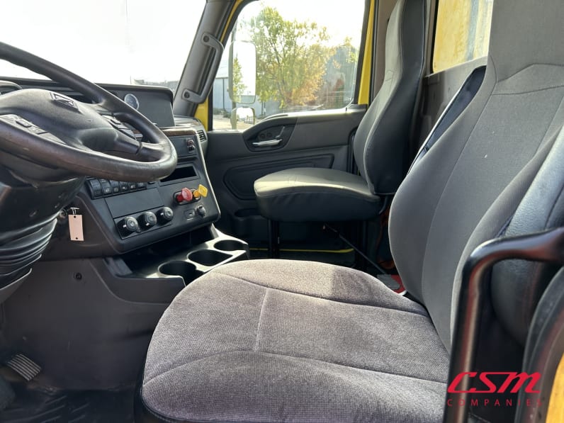 Drivers side door open for this 2020 International RH Series (Stock number: ULN845426)