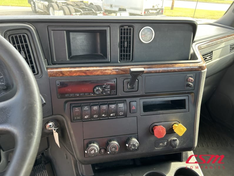 Interior radio and navigation system for this 2020 International RH Series (Stock number: ULN845426)