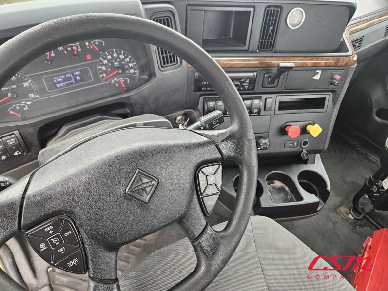 Interior dash for this 2020 International RH Series (Stock number: ULN845473)