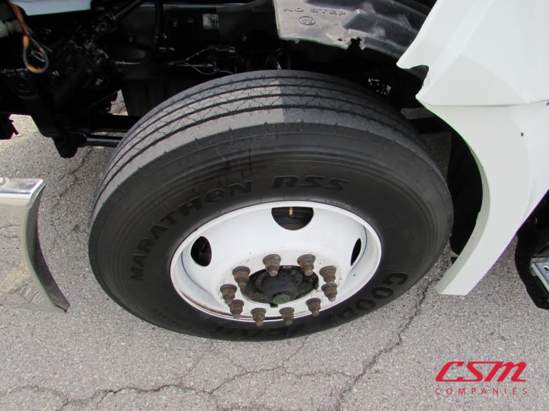 Driver side front tire tread for this 2020 Freightliner Cascadia (Stock number: ULSMC6259)