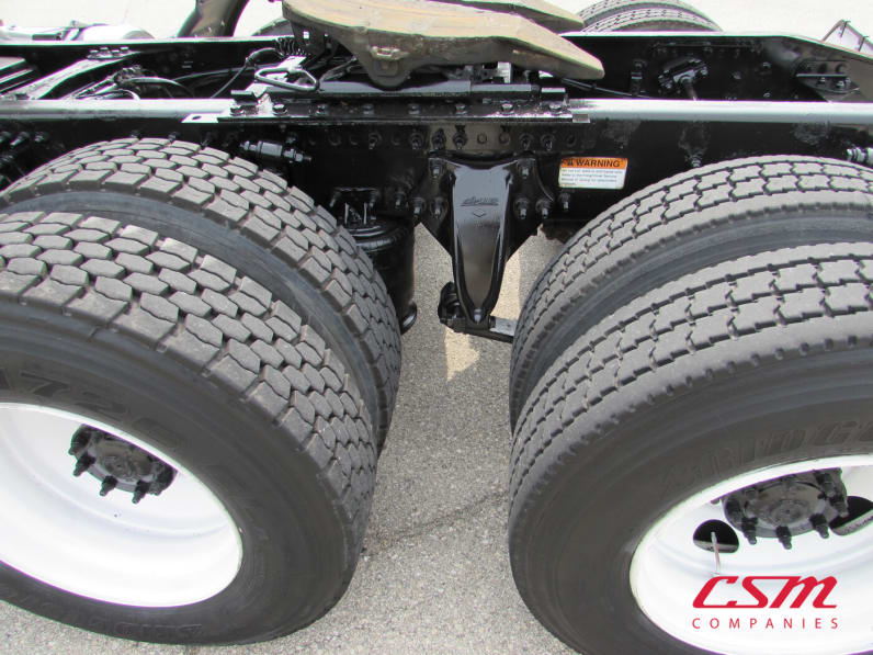 Driver side rear frame and tire tread for this 2020 Freightliner Cascadia (Stock number: ULSMC6259)