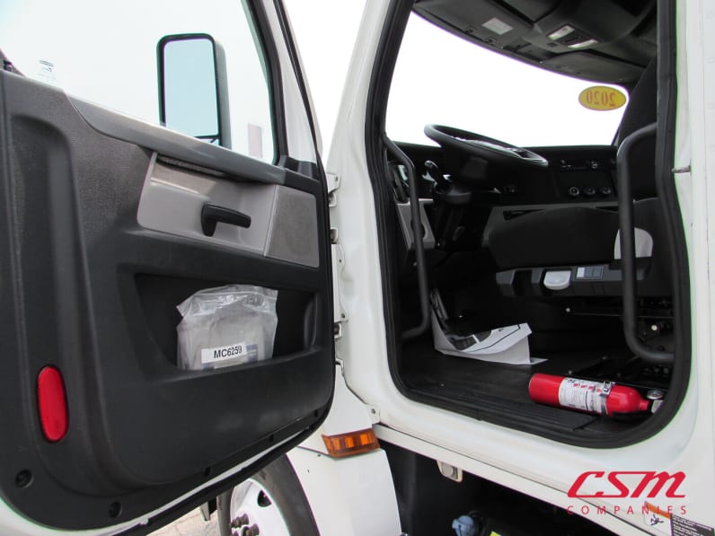 Drivers side door open for this 2020 Freightliner Cascadia (Stock number: ULSMC6259)