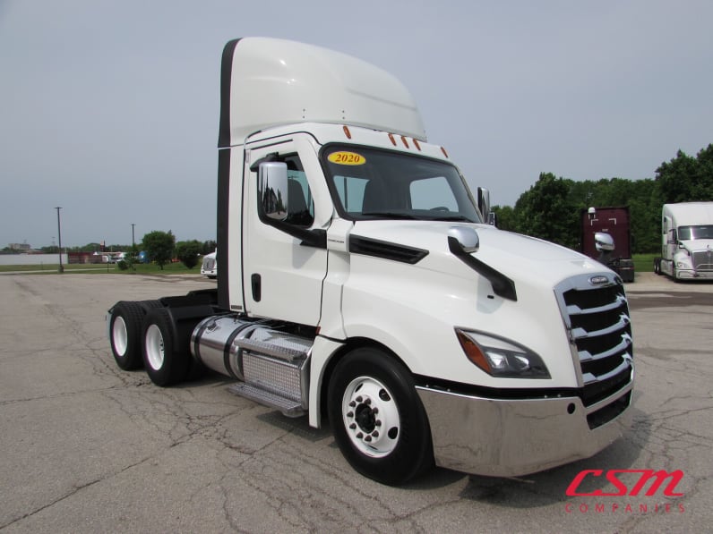Exterior front passenger side for this 2020 Freightliner Cascadia (Stock number: ULSMC6259)