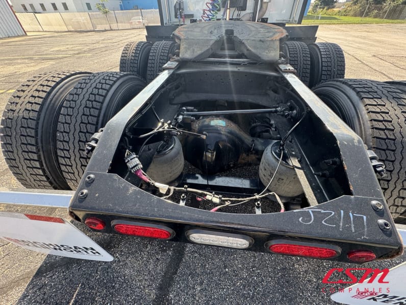 Center rear frame for this 2021 Peterbilt 579 (Stock number: UMD759984)