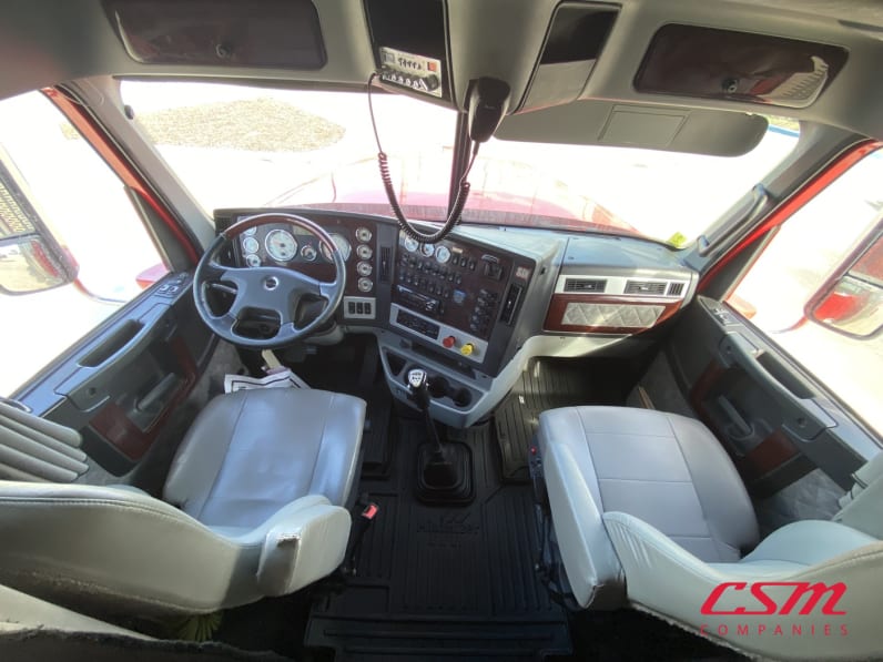 Interior cockpit for this 2021 Freightliner 122SD SFA (Stock number: UMDMY4366)Weeee