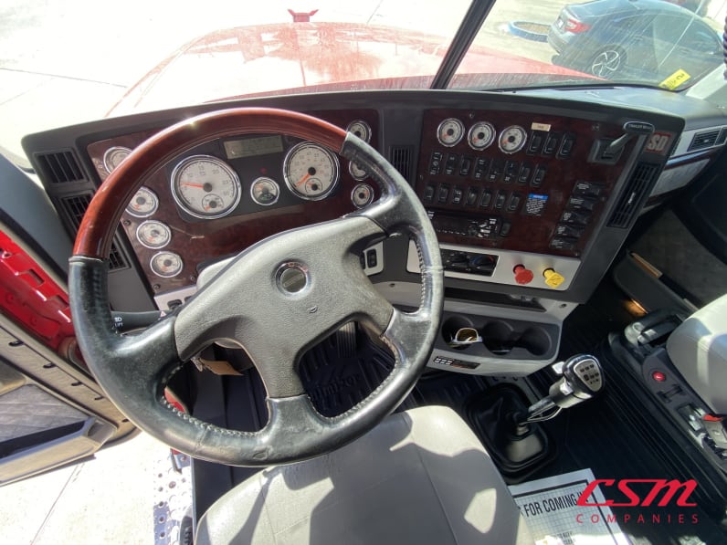 Interior steering wheel for this 2021 Freightliner 122SD SFA (Stock number: UMDMY4366)Weeee
