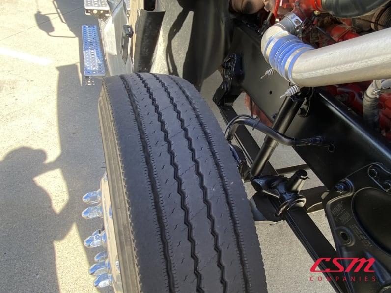 Passenger side front tire tread for this 2021 Freightliner 122SD SFA (Stock number: UMDMY4366)Weeee