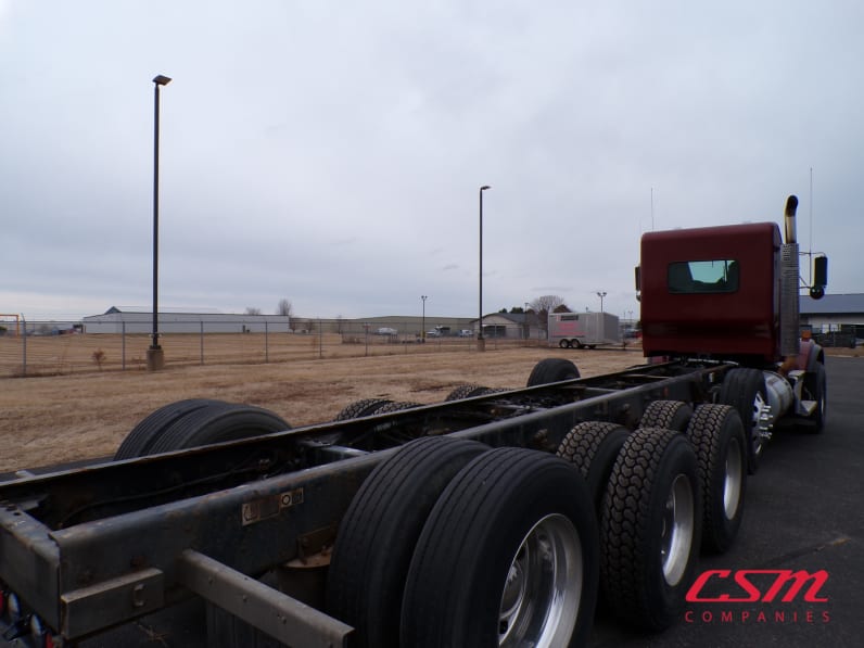 Exterior rear passenger side for this 2021 Kenworth T800 (Stock number: UMF429732)Weeee