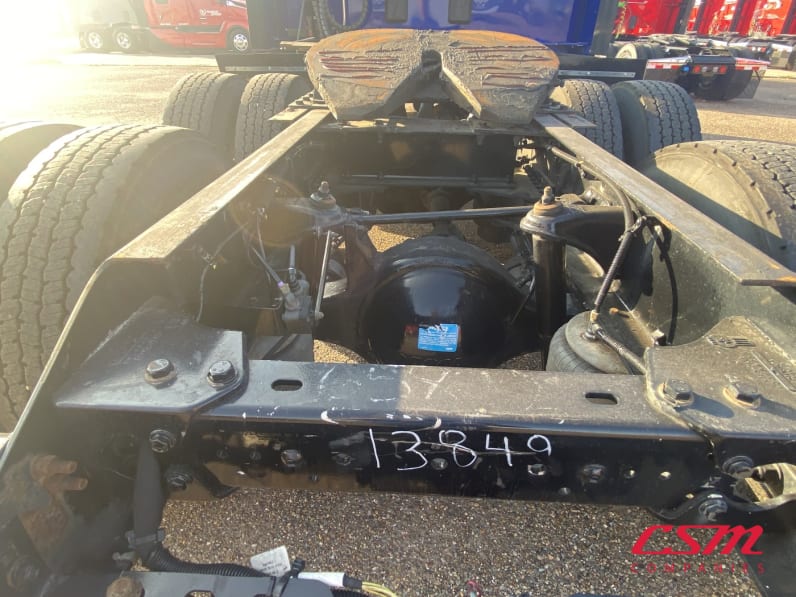 Center rear frame for this 2021 Kenworth T680 (Stock number: UMJ432032)