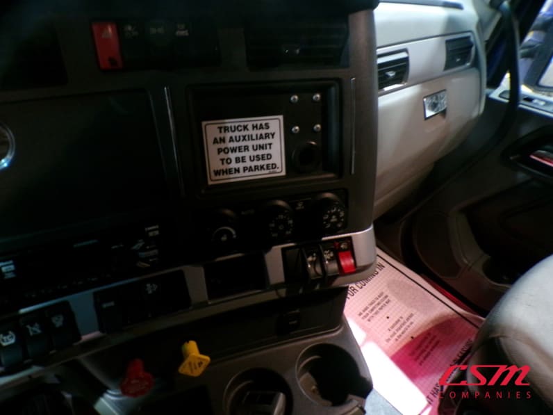 Interior dash for this 2021 Kenworth T680 (Stock number: UMJ432094A)