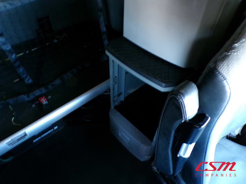 Interior driver side sleeper for this 2021 Kenworth T680 (Stock number: UMJ432094A)