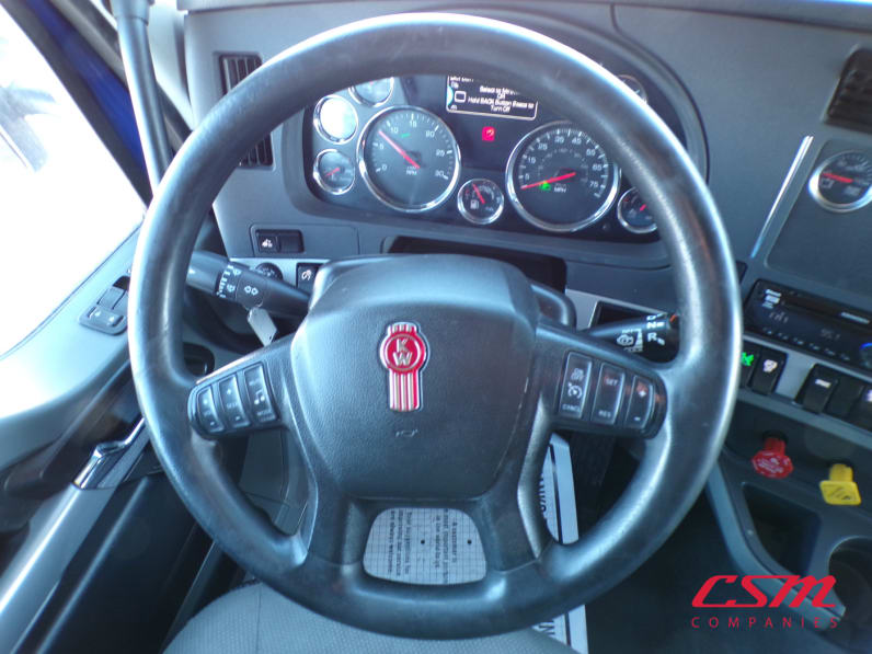 Interior steering wheel for this 2021 Kenworth T680 (Stock number: UMJ432094A)