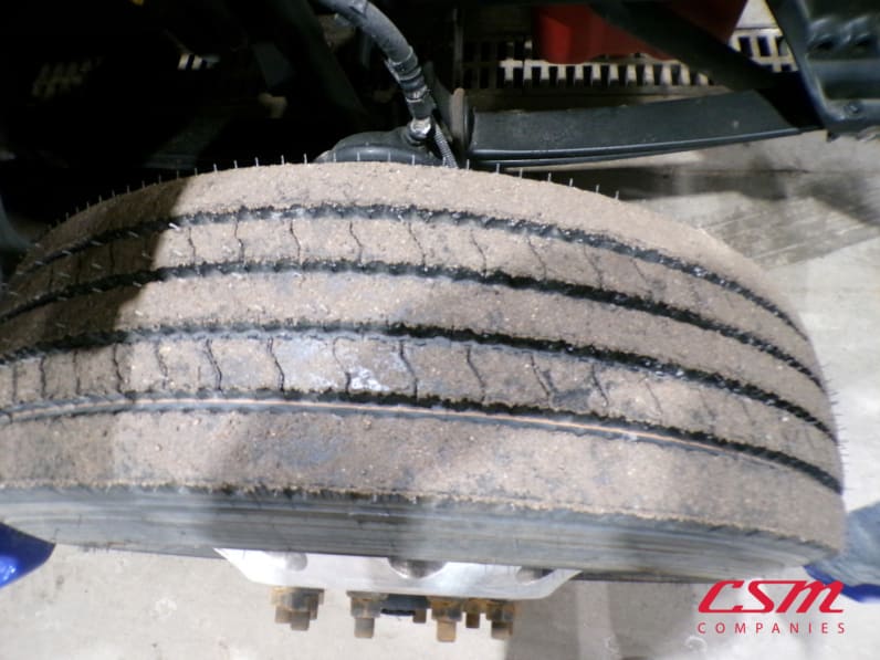 Passenger side front tire tread for this 2021 Kenworth T680 (Stock number: UMJ432094A)