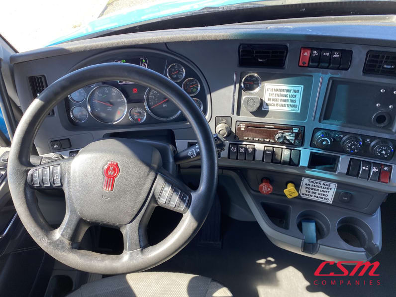 Interior dash for this 2021 Kenworth T680 (Stock number: UMJ432106A)