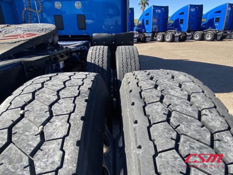 Passenger side rear frame and tire tread for this 2021 Kenworth T680 (Stock number: UMJ432106A)
