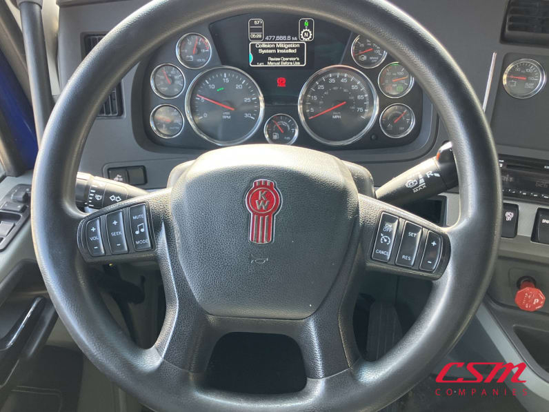 Interior steering wheel for this 2021 Kenworth T680 (Stock number: UMJ434804A)Weeee