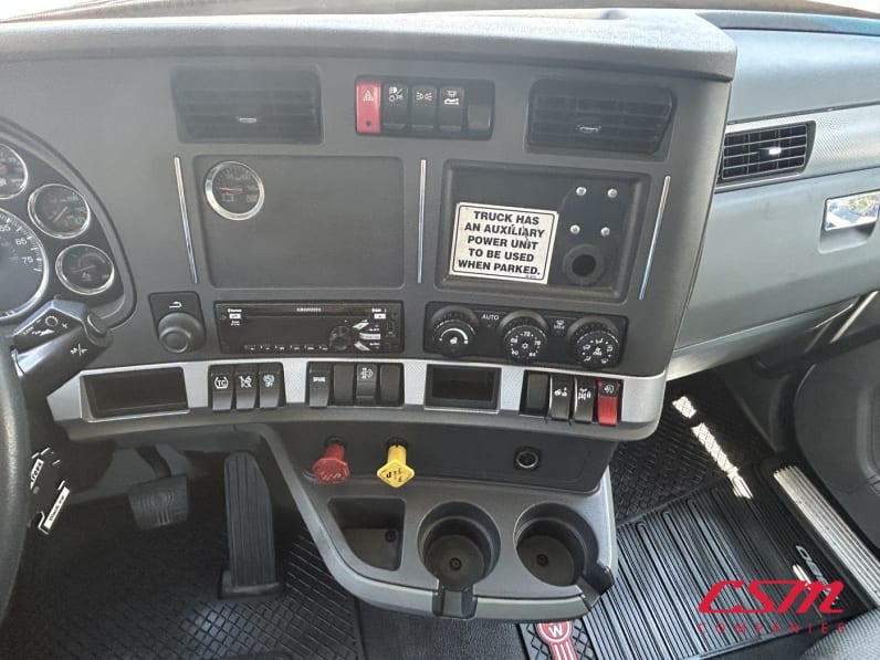 Interior radio and navigation system for this 2021 Kenworth T680 (Stock number: UMJ434818A)Weeee